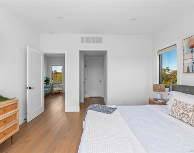31 Atlantic Avenue - Photo Thumbnail 18