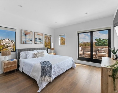 31 Atlantic Avenue - Photo Thumbnail 17