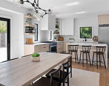 31 Atlantic Avenue - Photo Thumbnail 5