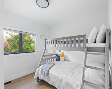 31 Atlantic Avenue - Photo Thumbnail 8