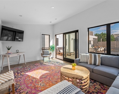 31 Atlantic Avenue - Photo Thumbnail 20