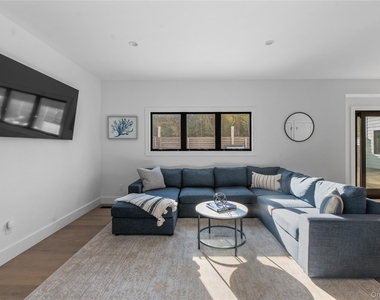 31 Atlantic Avenue - Photo Thumbnail 4