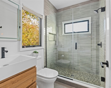 31 Atlantic Avenue - Photo Thumbnail 7
