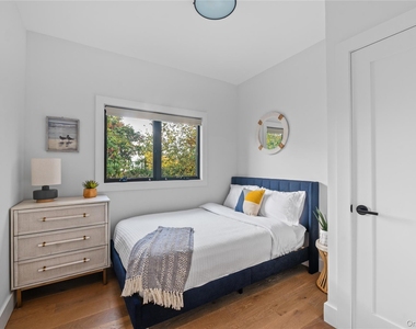 31 Atlantic Avenue - Photo Thumbnail 9