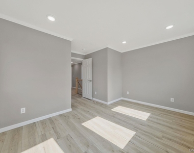 119 Whittier Drive - Photo Thumbnail 12