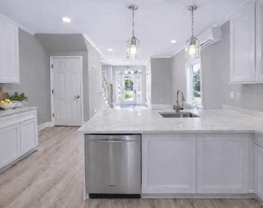 119 Whittier Drive - Photo Thumbnail 8