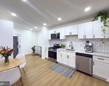 5237 Greenway Avenue - Photo Thumbnail 6