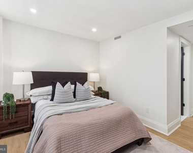 135 S 19th Street - Photo Thumbnail 9