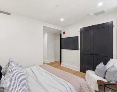 135 S 19th Street - Photo Thumbnail 10