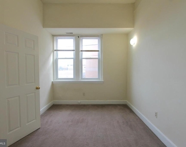 100 E Price Street - Photo Thumbnail 9
