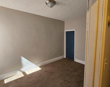3046 Clifford Street - Photo Thumbnail 38
