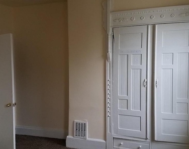 3046 Clifford Street - Photo Thumbnail 7