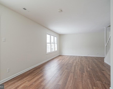 117 Chaucer Road - Photo Thumbnail 6