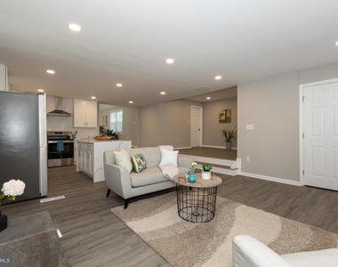9520 48th Avenue - Photo Thumbnail 7