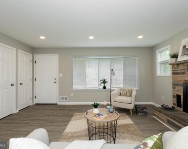 9520 48th Avenue - Photo Thumbnail 11