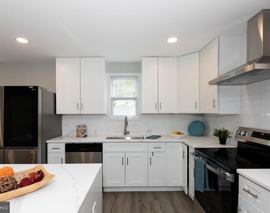 9520 48th Avenue - Photo Thumbnail 17