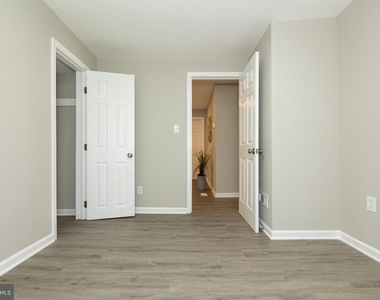 9520 48th Avenue - Photo Thumbnail 33