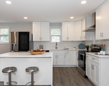 9520 48th Avenue - Photo Thumbnail 16