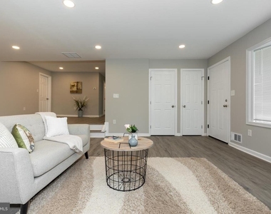 9520 48th Avenue - Photo Thumbnail 10