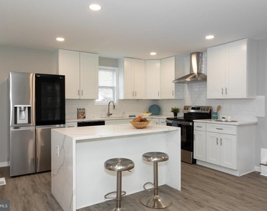 9520 48th Avenue - Photo Thumbnail 15