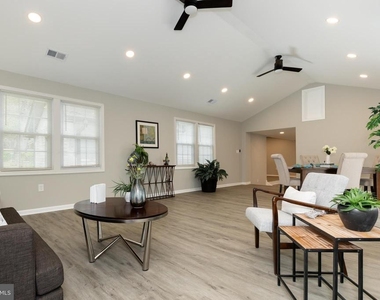 9520 48th Avenue - Photo Thumbnail 22
