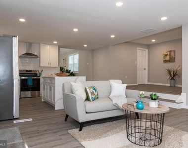 9520 48th Avenue - Photo Thumbnail 9