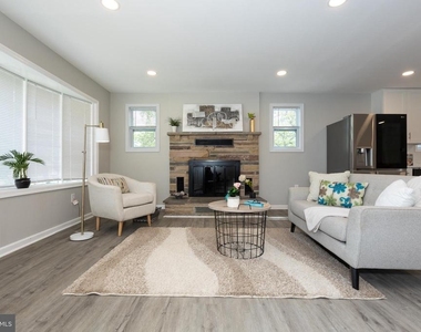 9520 48th Avenue - Photo Thumbnail 6