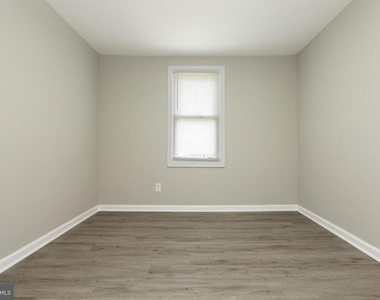 9520 48th Avenue - Photo Thumbnail 32