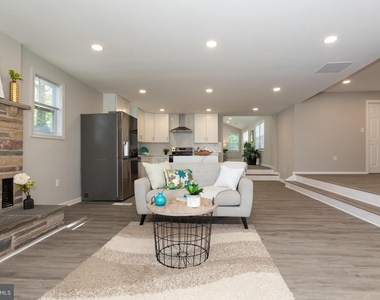 9520 48th Avenue - Photo Thumbnail 8