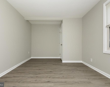 9520 48th Avenue - Photo Thumbnail 37