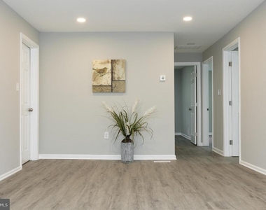 9520 48th Avenue - Photo Thumbnail 31