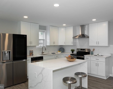 9520 48th Avenue - Photo Thumbnail 12