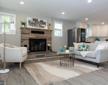9520 48th Avenue - Photo Thumbnail 5