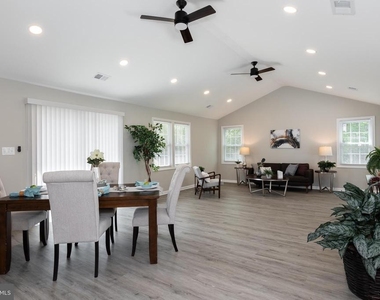 9520 48th Avenue - Photo Thumbnail 18