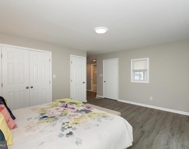 9520 48th Avenue - Photo Thumbnail 28