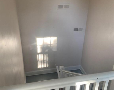 1109 N Chestnut Street N - Photo Thumbnail 2