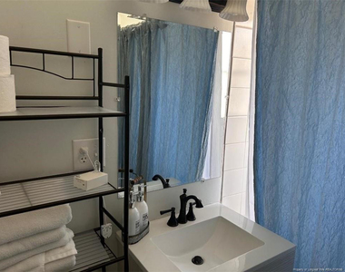 1109 N Chestnut Street N - Photo Thumbnail 5