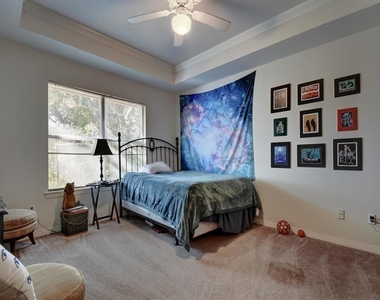 609 E 49th St - Photo Thumbnail 11
