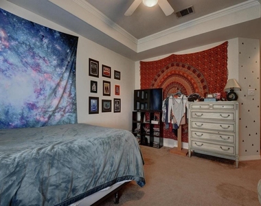 609 E 49th St - Photo Thumbnail 10