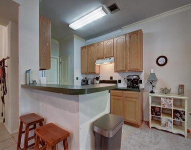 609 E 49th St - Photo Thumbnail 5