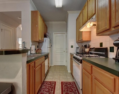 609 E 49th St - Photo Thumbnail 6