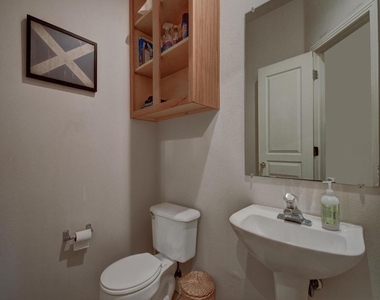 609 E 49th St - Photo Thumbnail 8