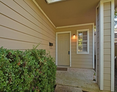 609 E 49th St - Photo Thumbnail 15