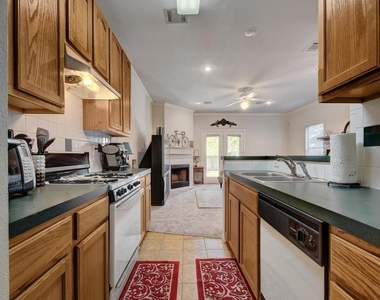 609 E 49th St - Photo Thumbnail 7