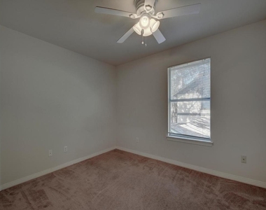 609 E 49th St - Photo Thumbnail 13