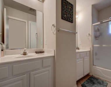 609 E 49th St - Photo Thumbnail 12