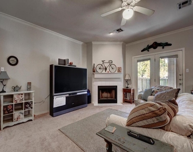 609 E 49th St - Photo Thumbnail 1