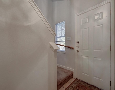 609 E 49th St - Photo Thumbnail 9