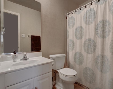 609 E 49th St - Photo Thumbnail 14