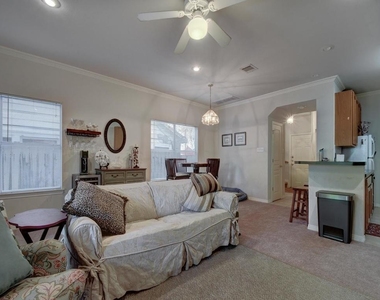 609 E 49th St - Photo Thumbnail 3